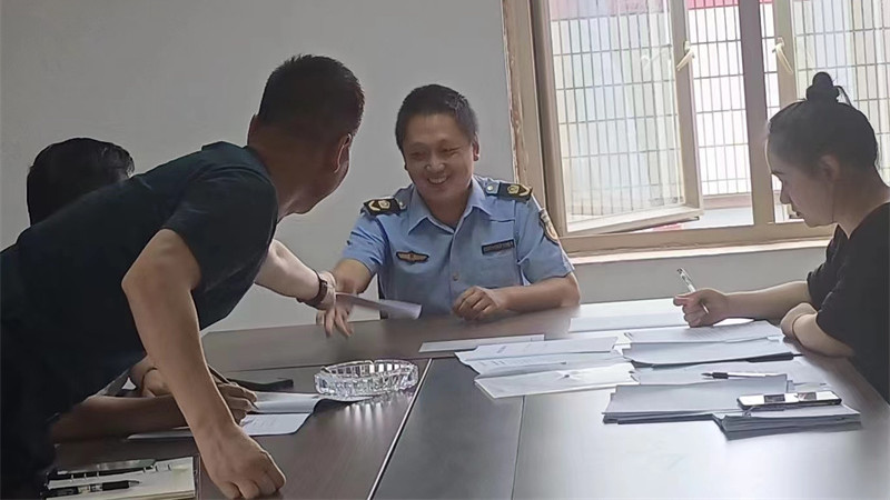 昆明|昆明市旅游监察支队耐心倾听游客诉求 为游客顺心出游保驾护航