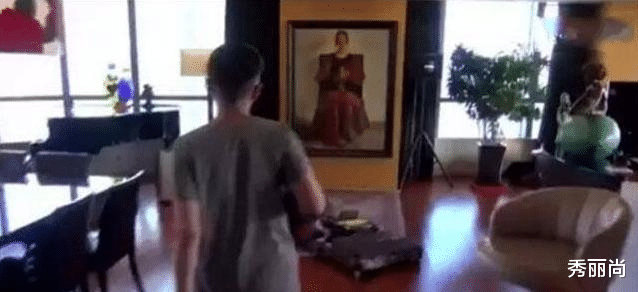 宋丹丹|宋丹丹豪宅曝光，内景装饰酷似皇帝寝宫，墙上人像画让人汗毛直竖