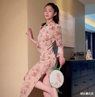 李心艾三个月瘦35斤,穿旗袍大秀身材,曾因减肥失败遭嘲讽