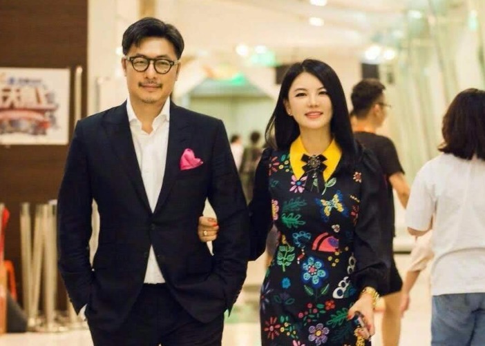 李湘 李湘减肥成功了？46岁状态回春，手中大钻戒明显，疑似再婚