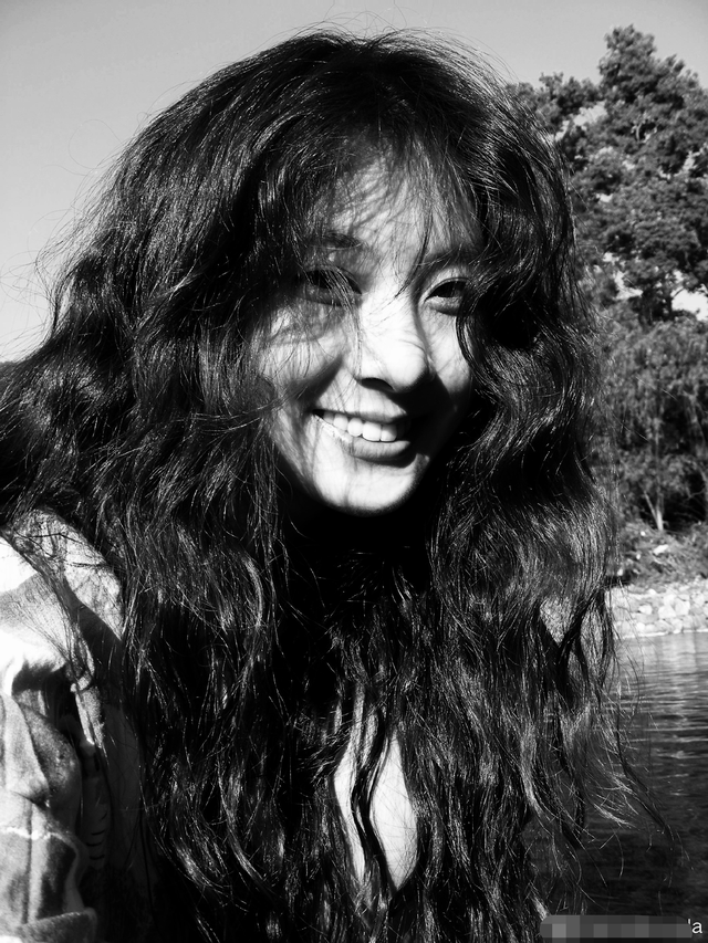 徐锦江|60岁徐锦江小女儿疑似曝光！身高超一米八长腿瞩目，姓氏随母亲