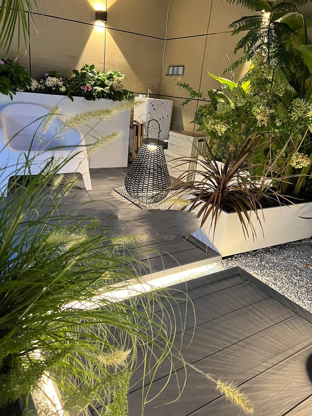 不顾反对,买了带80㎡露台的顶楼复式,打造成假日风露台空中花园