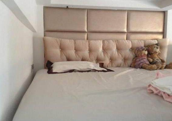 晒晒我家15平新家,睡觉只能在衣柜上,但却好看得不得了