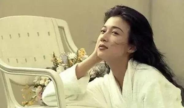 吴绮莉|演员“吴绮莉”：为何两夺梅艳芳男友？背后原因没有想得这么简单