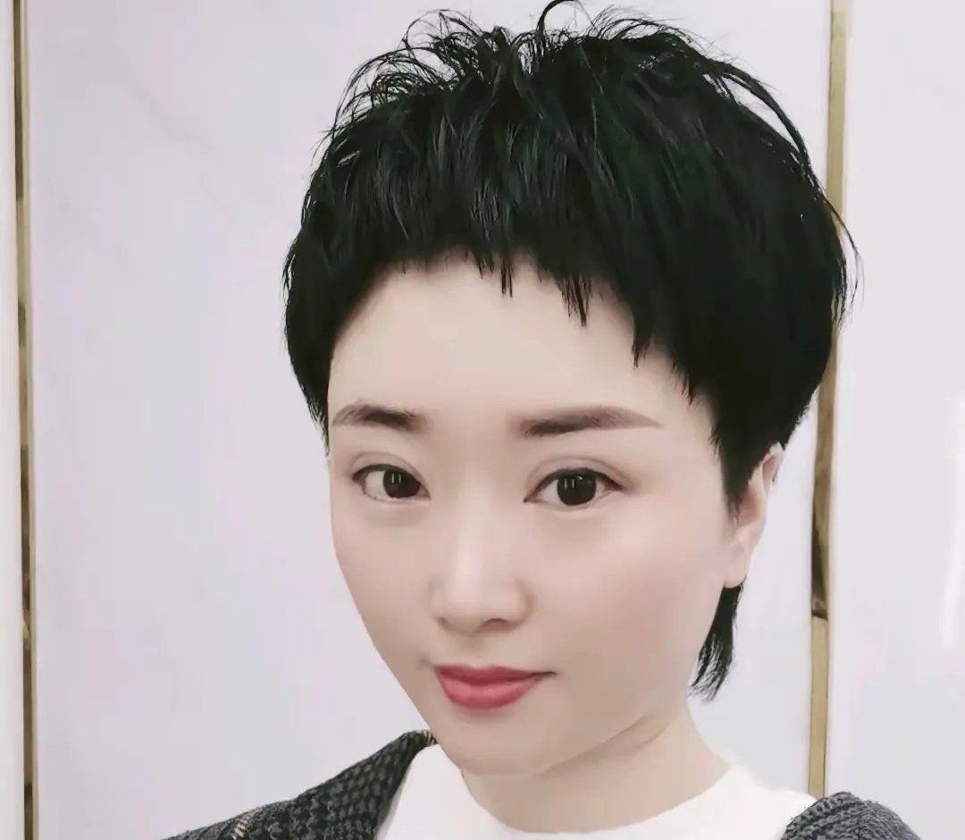 短发 夏天拒绝留长发，3种最火短发送给大家，剪完大变样