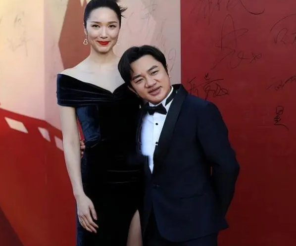 王祖蓝|王祖蓝自曝内裤穿破洞,T恤几年舍不得换,却立遗嘱财产全给妻子