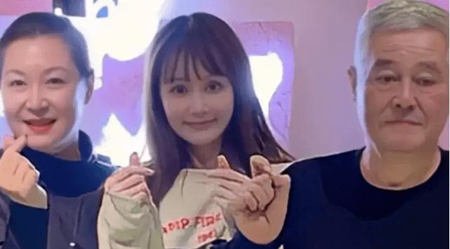 赵本山|赵本山女儿：我爸不喜欢我未婚夫，威胁他离开我，已经消失三天了