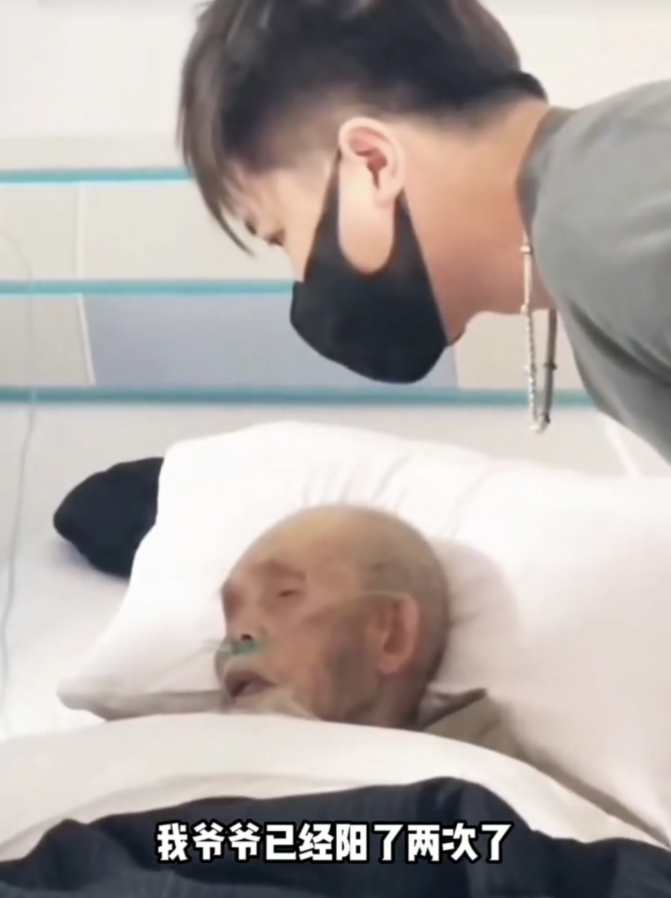 广东省|许华升爷爷葬礼,广东雨神戴白布上孝,小美从山东赶回送酒神爷爷