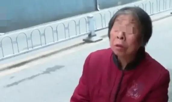 纪实73岁老太给女儿36万,生病要穷儿子照顾,好转后:结束母子关系
