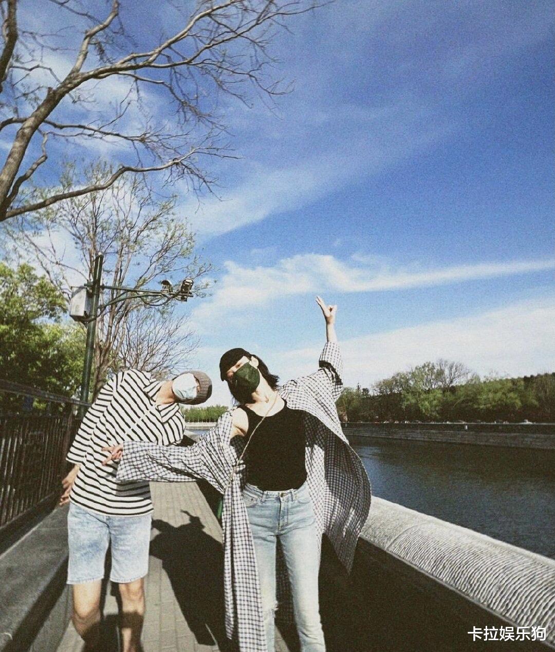 倪妮|倪妮私服永远清爽利落，旅拍自成一派，美女太喜欢格子衫了吧