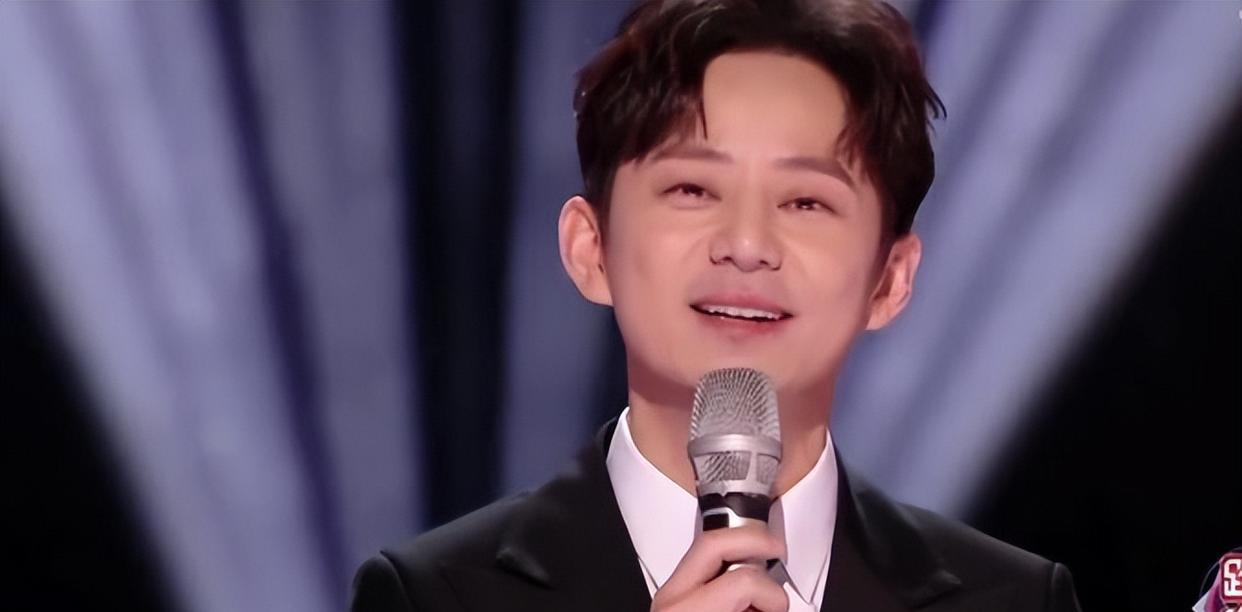 跨年晚会|跨年晚会看点多：王俊凯单手吊威亚，何炅飙泪，虞书欣成在逃公主