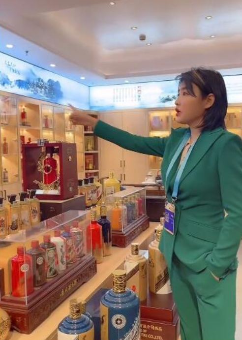 泰迪|娇娇控诉赵本山的目的曝光?一屋子的茅台酒,保守算要好几百万