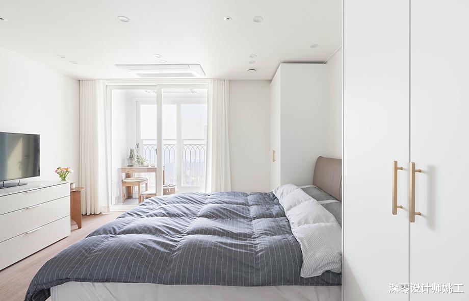 124㎡现代白色调两居室，整屋大白墙，独立下沉式玄关让人眼前一亮