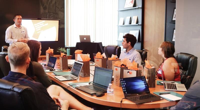 |一个40岁女人的含泪倾诉：与25岁小鲜肉谈恋爱，让我有苦难言