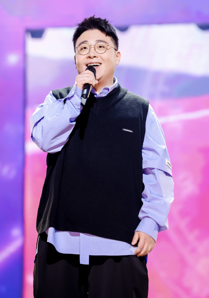 郝劭文|32岁童星郝劭文官宣求婚成功，晒两人接吻照，幸福感慨：我有家了