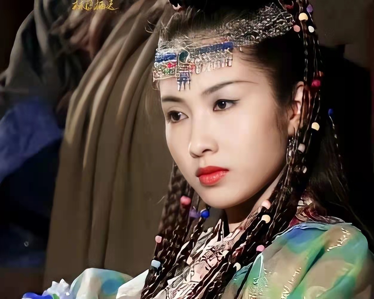 黎姿|50岁黎姿分享健身视频，穿紧身背心尽显好身材