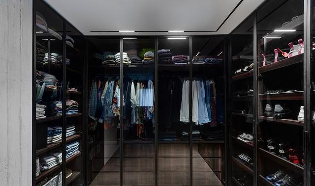 155㎡平层,30㎡景观阳台做主角,只装护栏不封窗,堪比空中别墅