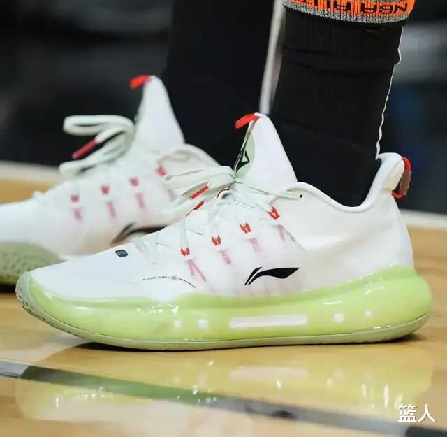 勒布朗·詹姆斯|NBA球员上脚：詹姆斯的全明星战靴，维金斯签名鞋实物曝光
