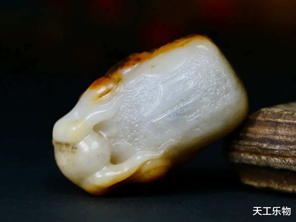 |破石头还是和田玉?虎皮鸡骨白籽料巧雕“玉龙首”!