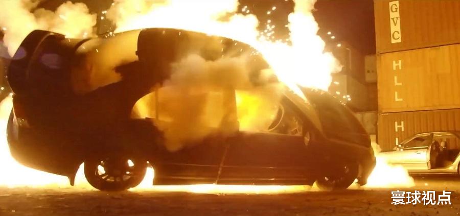 任达华|任达华新作来了,满屏的港片风格,一张黑白海报塑造出久违的质感