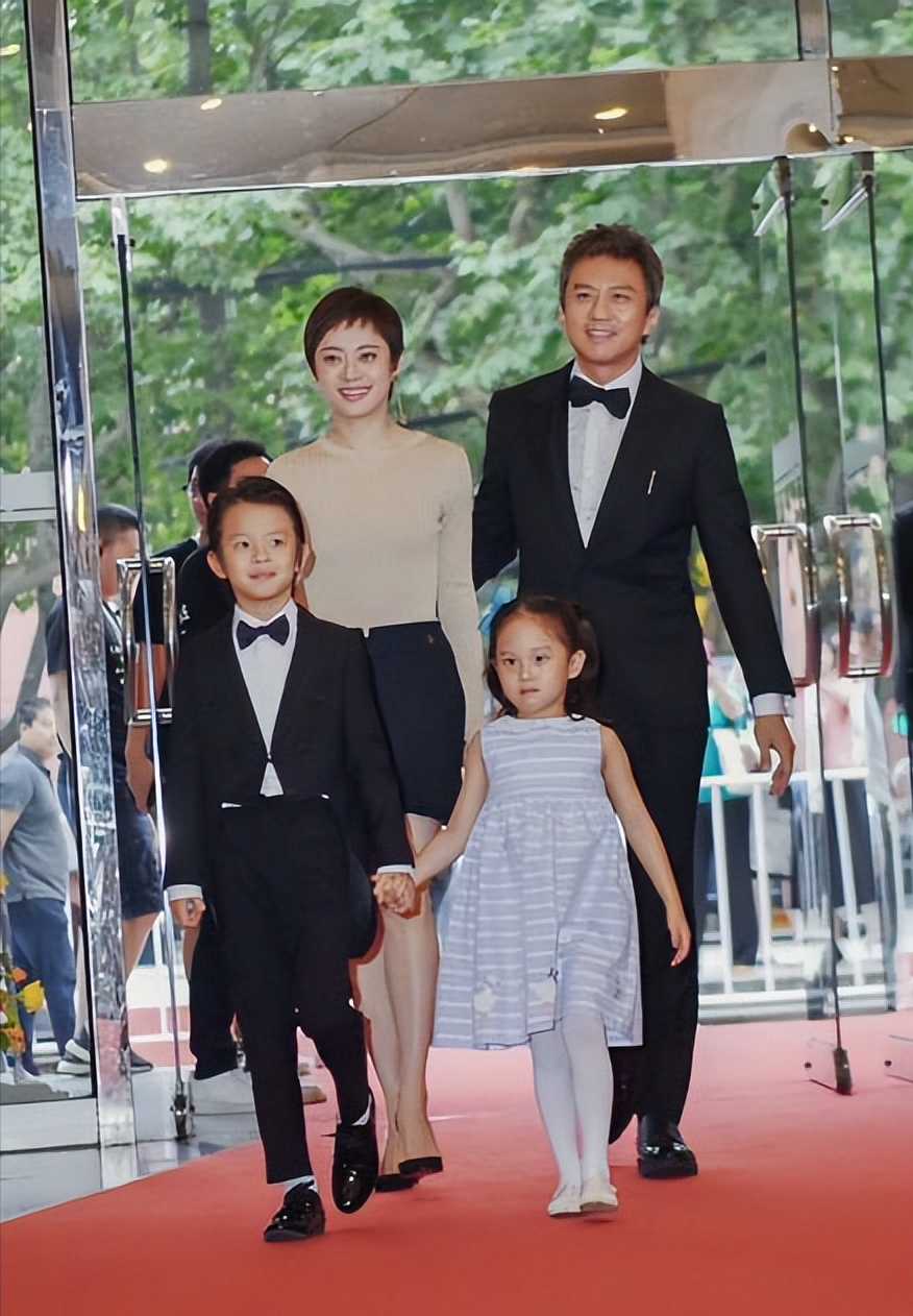 张晋|“阴盛阳衰”的明星夫妇,有人欢喜有人愁,唯有一人成笑话