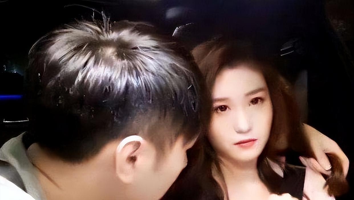 花盆的秘密:丈夫浏览网站,发现自己老婆,男主却换了好多个