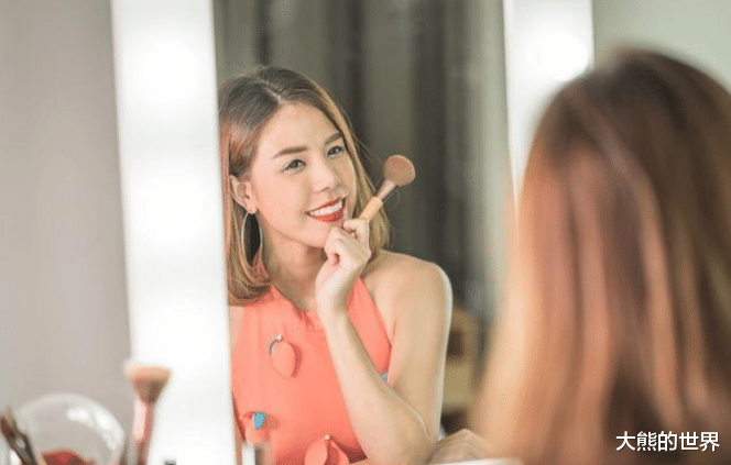 银耳|女人想要“老得慢”！建议：30岁后，常吃这5样，气色好显年轻