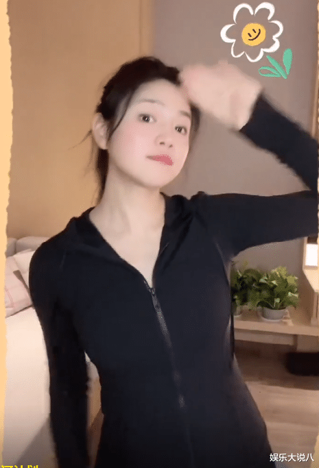 陈妍希|38岁陈妍希没工作居家练瑜伽，S身材曲线好吸睛，方脸变鹅蛋脸美炸了