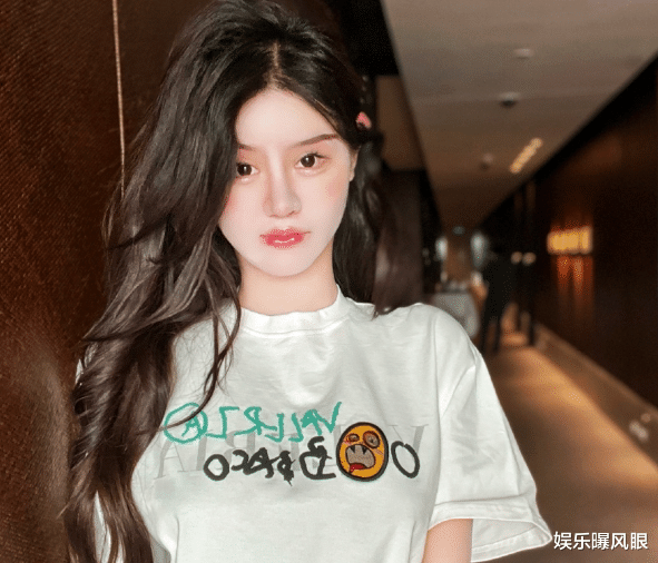 整容|00后网红周楚娜，因自卑整容百余次，花费超400万，如今大变样