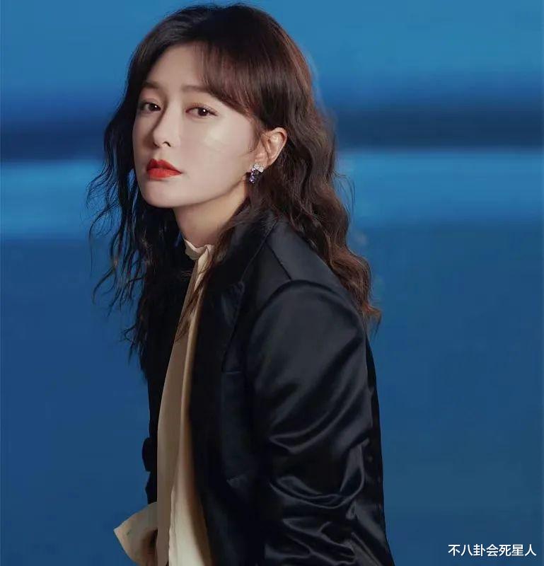 黑亚当|43岁的秦岚，终于不“装”了