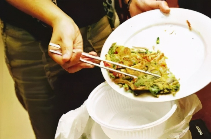 夏天家里苍蝇多很烦人?不用愁,教你3个妙招,让苍蝇离你远远的