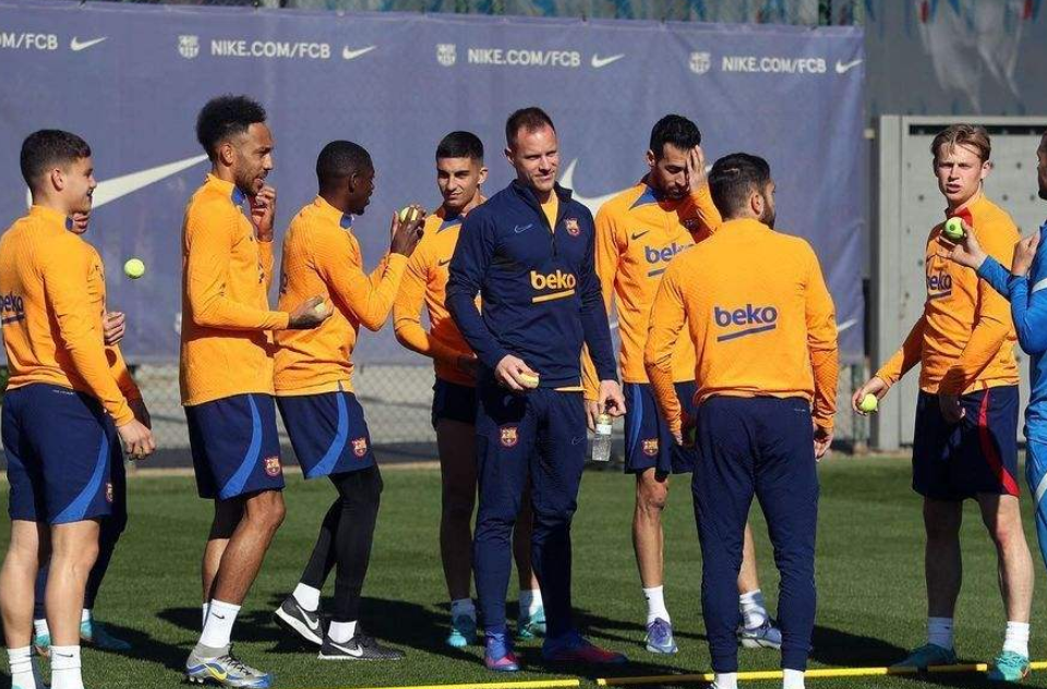 冲上云霄|只要巴萨一方拿到球，进球率就接近百分之百，校队进球率不超过10%