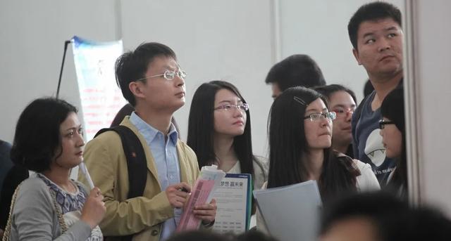 高跟鞋|“请证明你奶是你奶”,杭州一女生请假被HR刁难,处理结果已出