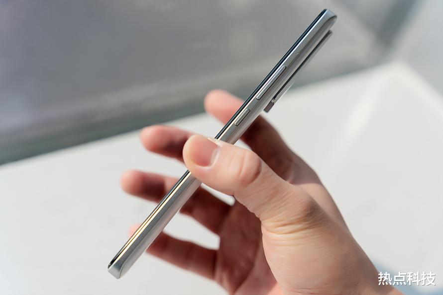 Redmi K60评测:屏幕续航性能三管齐下的新一代水桶机