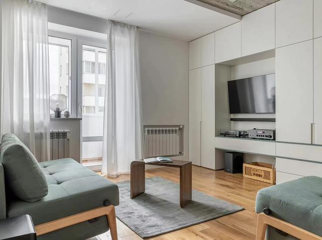 90后小伙的43㎡小公寓,白色原木色组合,客厅卧室合一简单实用