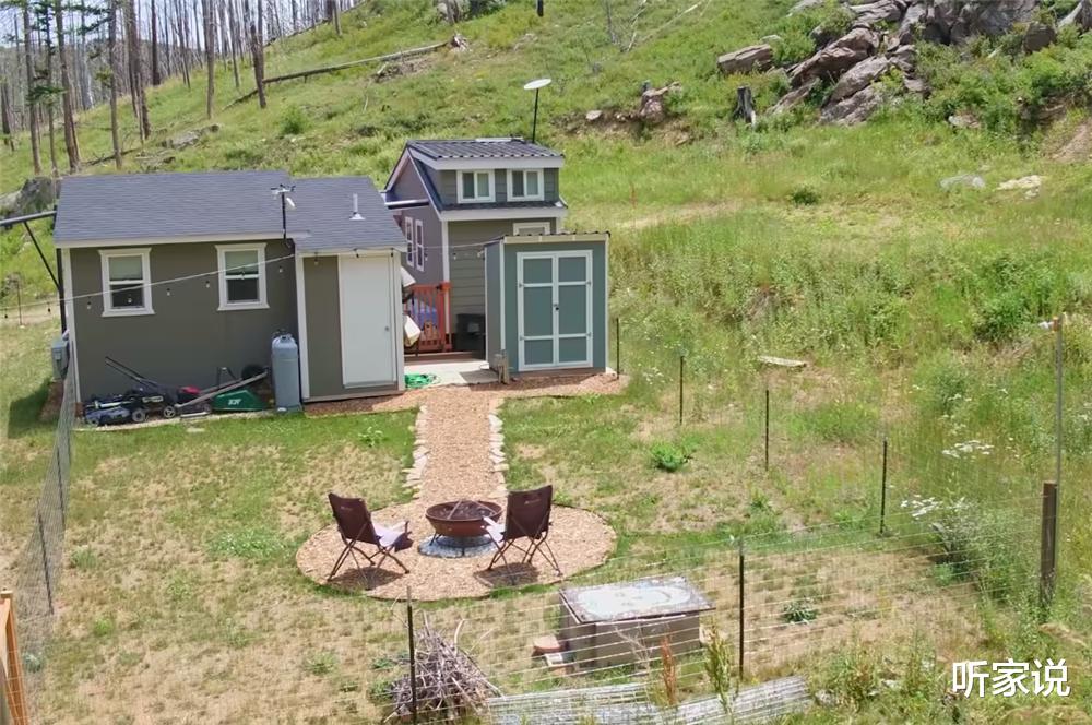 夫妻俩买下两间14㎡蜗居，拼凑成带院子的乡下小家，一住就是6年