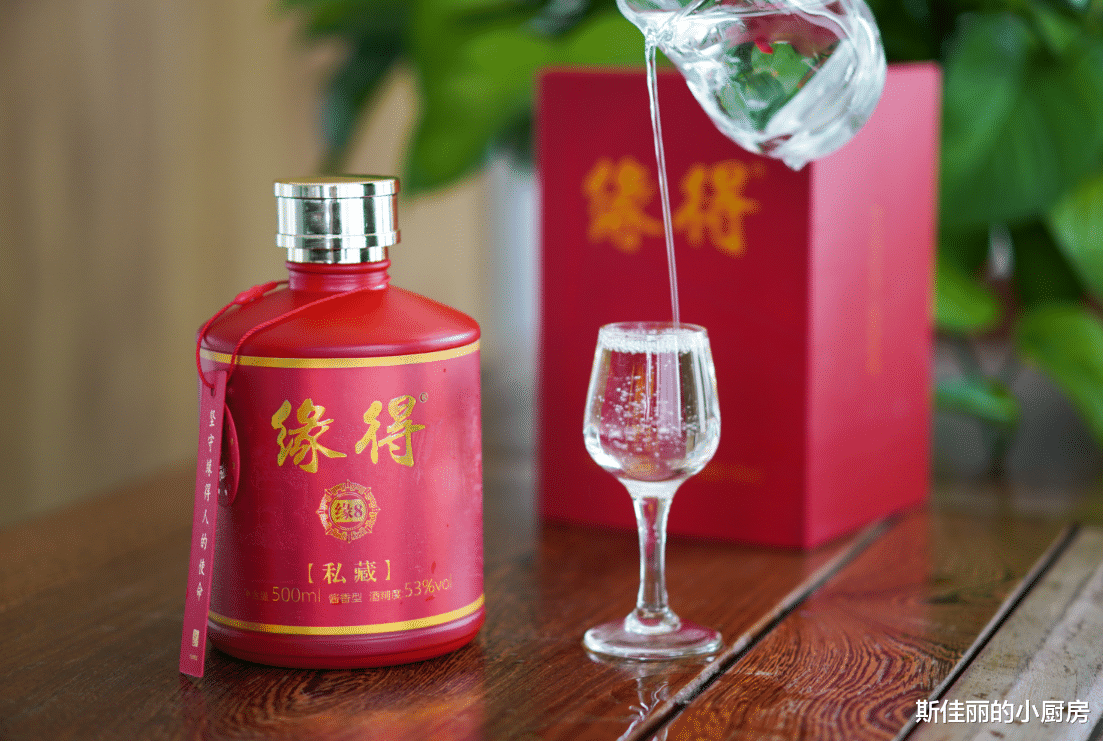 营养膳食|吃晚饭时,经常喝点“白酒”的人,最后身体都咋样了?早知早受益