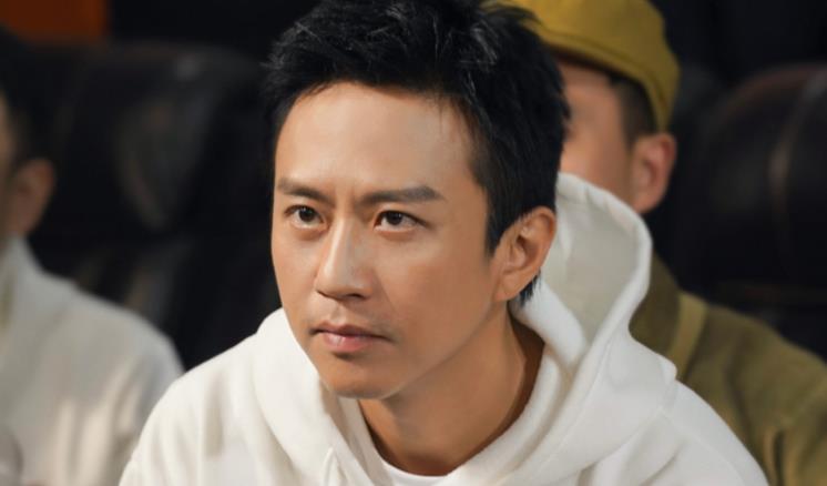 邓超|邓超曾嫌樊振东没名气,发照时将其截掉,现今主动发合照被骂惨