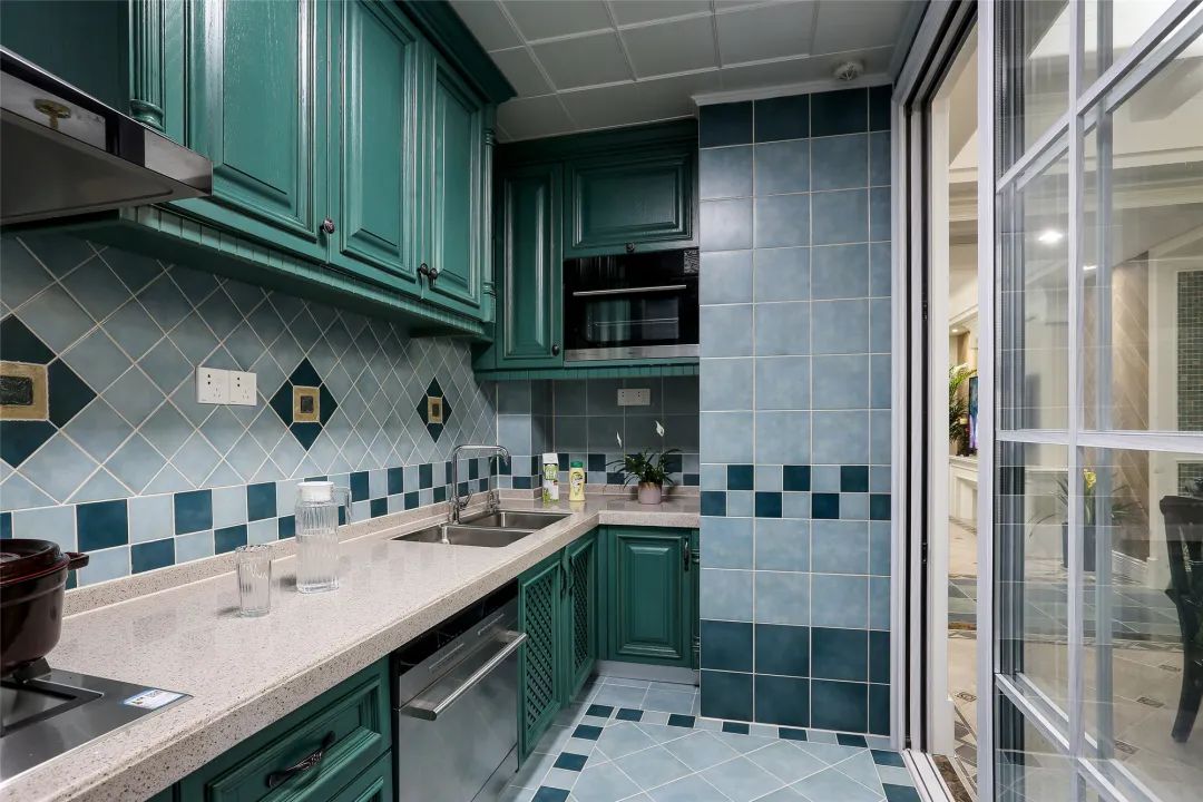 没人做实木橱柜了，贵又容易坏！现在这种材质完美替代，真正大火