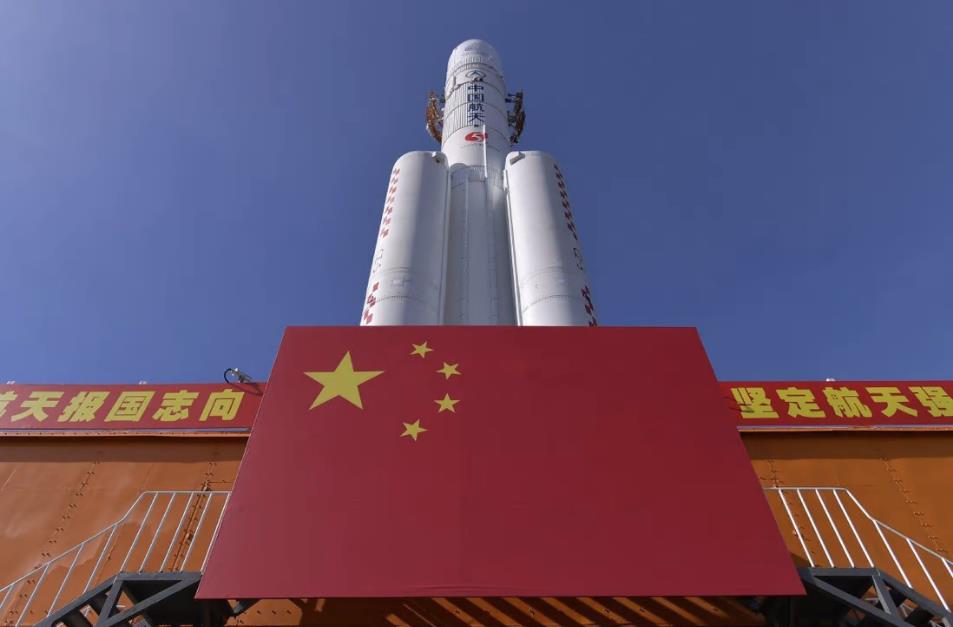 我国成功测试了比美国阿尔忒弥斯推力还大的登月火箭发动机