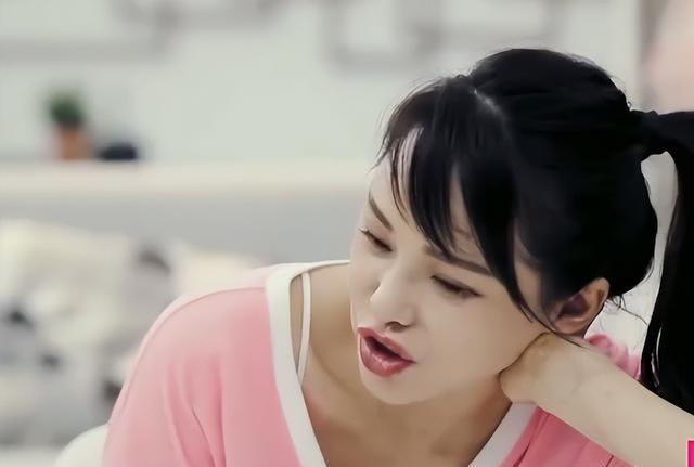 李嘉欣|伊能静吐槽秦昊不会做饭惹婆婆不满：你老公多好啊，那么完美！