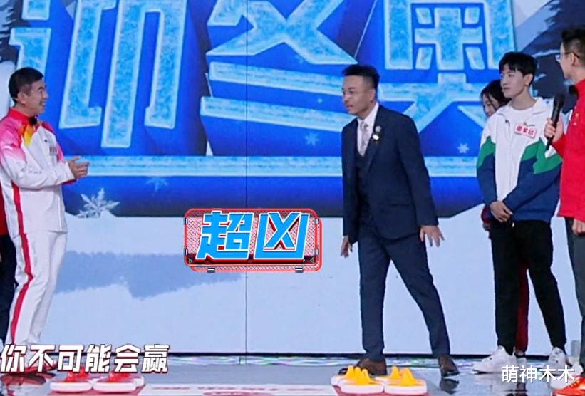 汪涵|《天天向上》三期收视连跌！全网排名89，穿西装趴地的汪涵太心酸