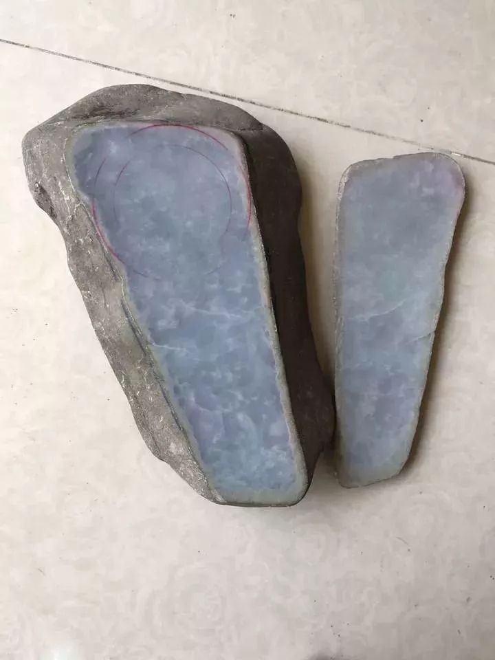 翡翠|大哥8000买下的翡翠赌石,一刀下去后,货主直呼:你有透视?!