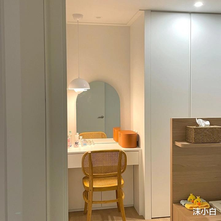 这套125㎡的4居室,被她一锤砸成大横厅,引起了强烈的放松感!