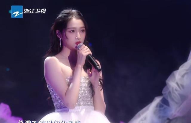 张俪|浙江台818晚会，周深戏腔征服全网，关晓彤甜蜜开嗓，美出新高度