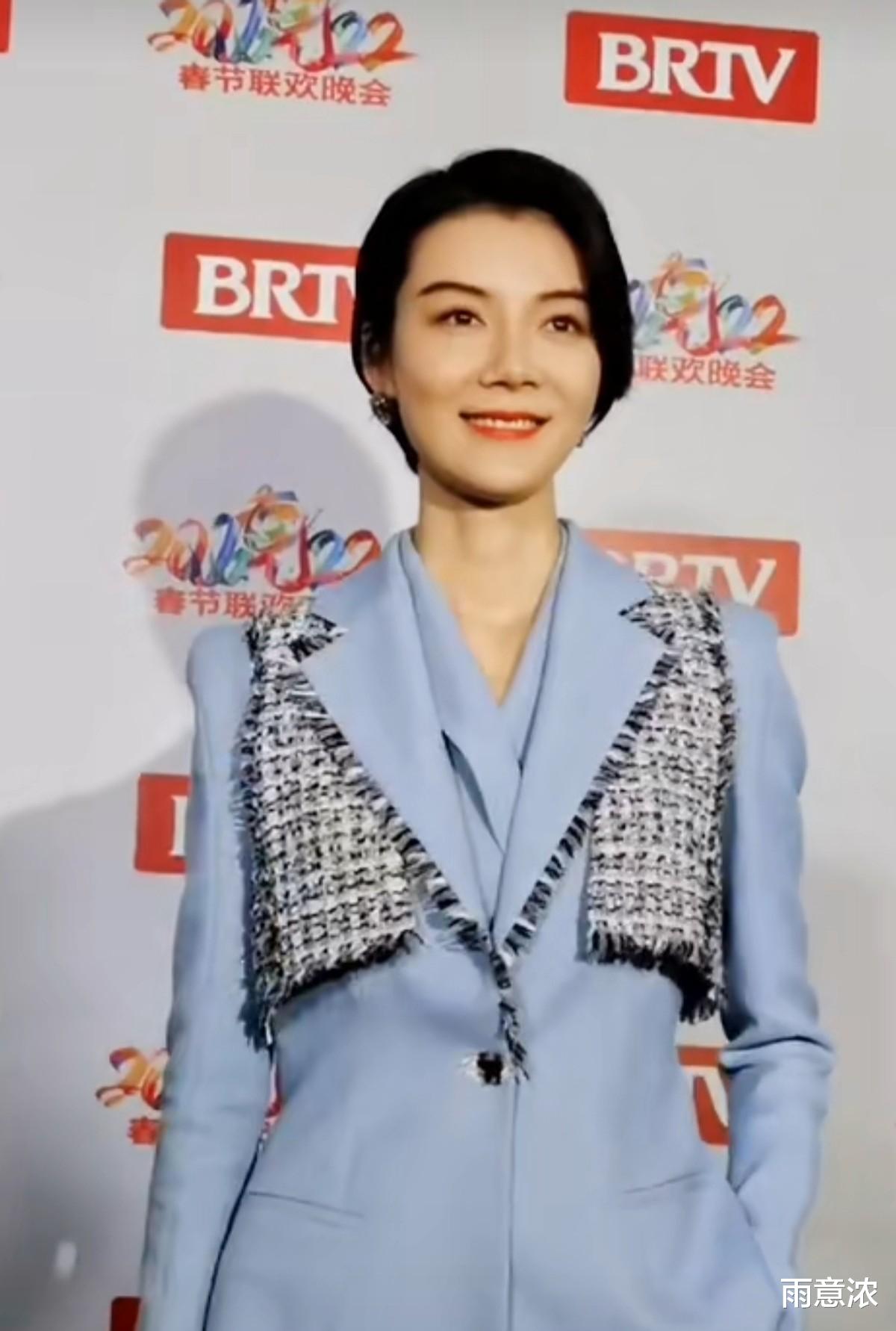 车晓|车晓录制北京卫视春晚，穿西装好帅气场强，39岁单身被网友催婚？