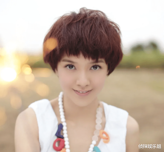 郭采洁|看不懂时尚!36岁郭采洁挑战“无眉”造型,朋克妆被嘲像外星人