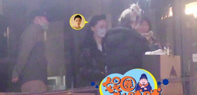 金靖|金靖参演虞书欣张凌赫新剧与好友聚餐路边合影拥抱告别