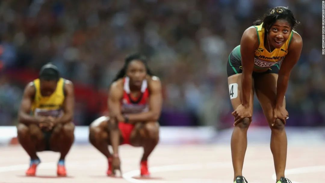 第一女飞人爆火！10.67秒再夺冠！生娃被劝退役，复出还是王者…