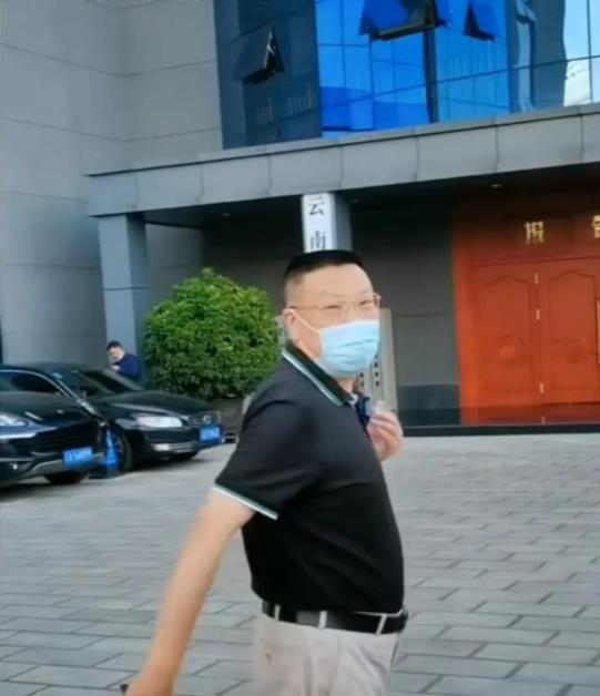 堂嫂发姚策姥姥录音,田静晒娘家全家福,北海舅引争议,潘律开会